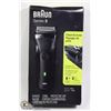 Image 1 : BRAUN SERIES 3 SHAVER, USE CORDED OR CORDLESS
