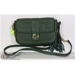 ISAAC MIZRAHI! GREEN LEATHER PURSE