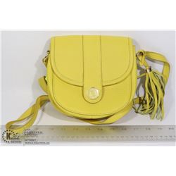ISAAC MIZRAHI! YELLOW LEATHER PURSE