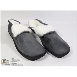 PAIR OF INDOOR SLIPPERS SIZE EU42-43
