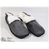 Image 1 : PAIR OF INDOOR SLIPPERS SIZE EU42-43