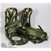Image 1 : PAIR OF BURTON CAMO SNOWBOARD