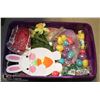Image 1 : TOTE OF EASTER DECORATIONS