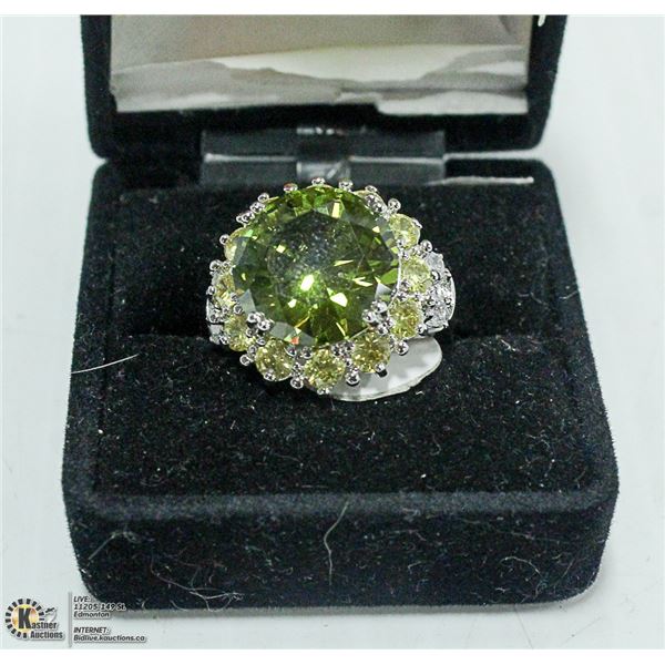STERLING SILVER AND PERIDOT RING SIZE 7