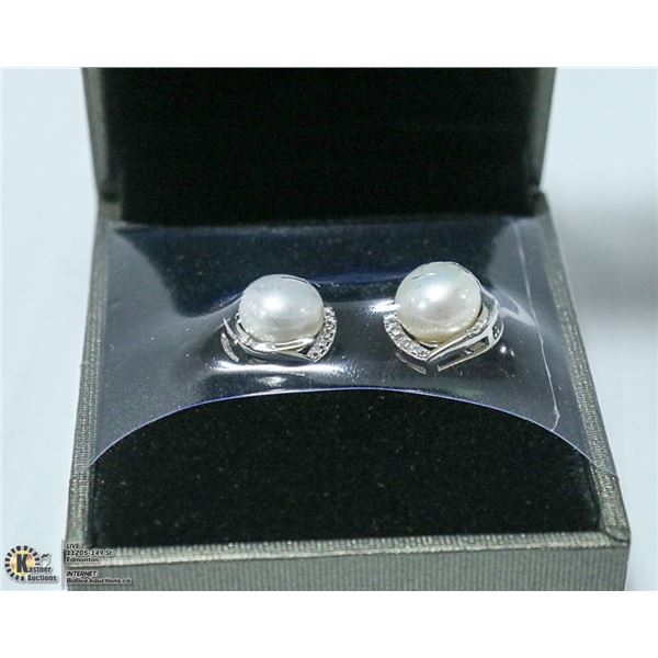 PAIR OF FRESHWATER PEARL EARRINGS