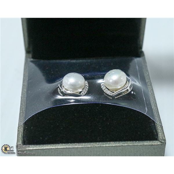 PAIR OF FRESHWATER PEARL EARRINGS