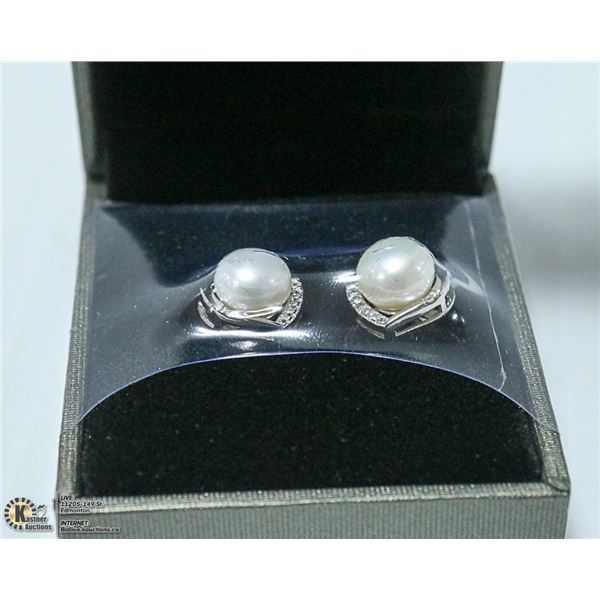 PAIR OF FRESHWATER PEARL EARRINGS