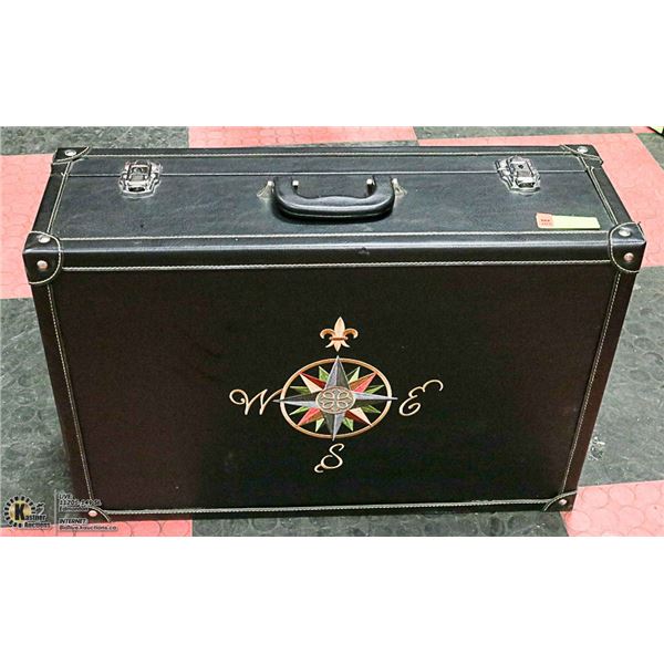 COMPASS STYLE TRAVEL CASE (HANDLE IS BROKEN)