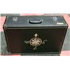 Image 1 : COMPASS STYLE TRAVEL CASE (HANDLE IS BROKEN)