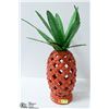 Image 1 : DECORATIVE METAL PINEAPPLE ACCENT LAMP, 26" TALL