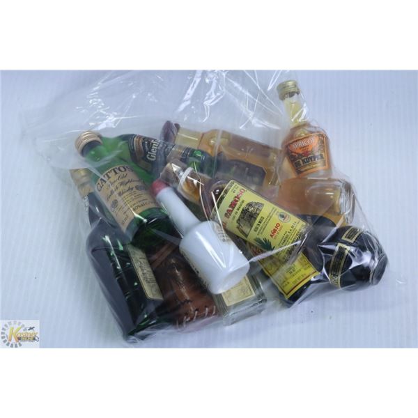 BAG WITH 12 ASSORTED 1OZ LIQUOR BOTTLES