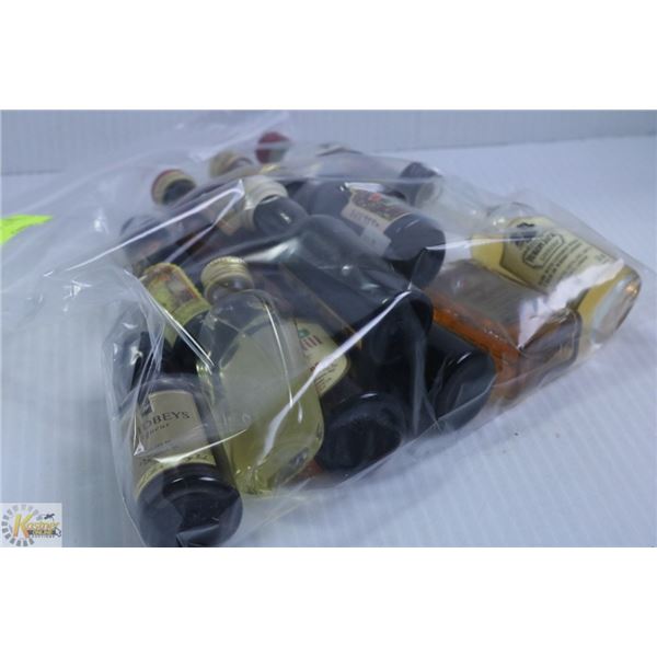 BAG WITH 12 ASSORTED 1OZ LIQUOR BOTTLES