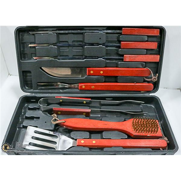NEW 8PC BBQ UTENSIL SET IN HARD CASE