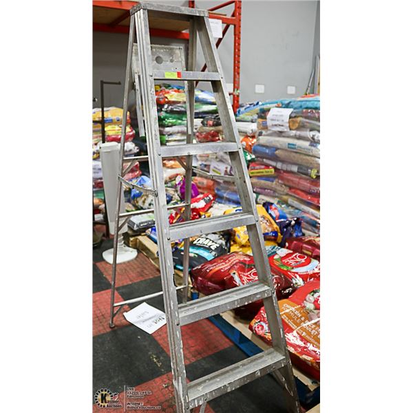 6' ALUMINUM LADDER