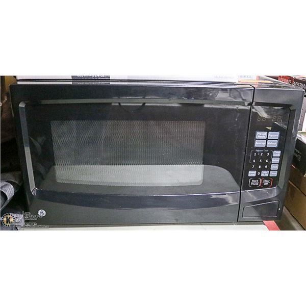 BLACK GE MICROWAVE