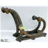 Image 1 : LOT OF 2 HARNESS HANGERS
