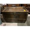 Image 1 : Storage chest