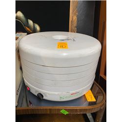 Dehydrator