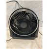 Image 1 : 9" tabletop fan