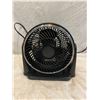 Image 1 : 9" tabletop fan