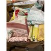 Image 2 : 2 boxes linens and towels