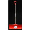 Image 1 : GARANT 26" SNOW PUSHER SHOVEL; RED