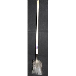 TOUGH GRADE SQUARE POINT SHOVEL