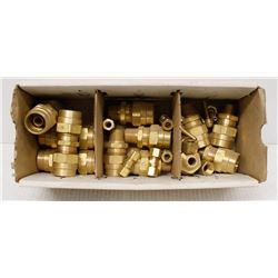 BOX OF ASSORTED BRASS HOSE SPLICERS & FITTINGS