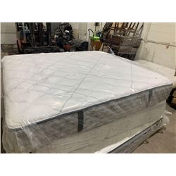 NEW Floor Model Firm tight top chiropractic King Mattress ( slight scuff of dirt on top)