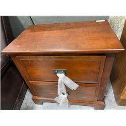 Shaker Style double door night stand ( scuffed 0n edge)