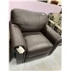Image 2 : Leather Italia Genuine Leather Sofa Chair