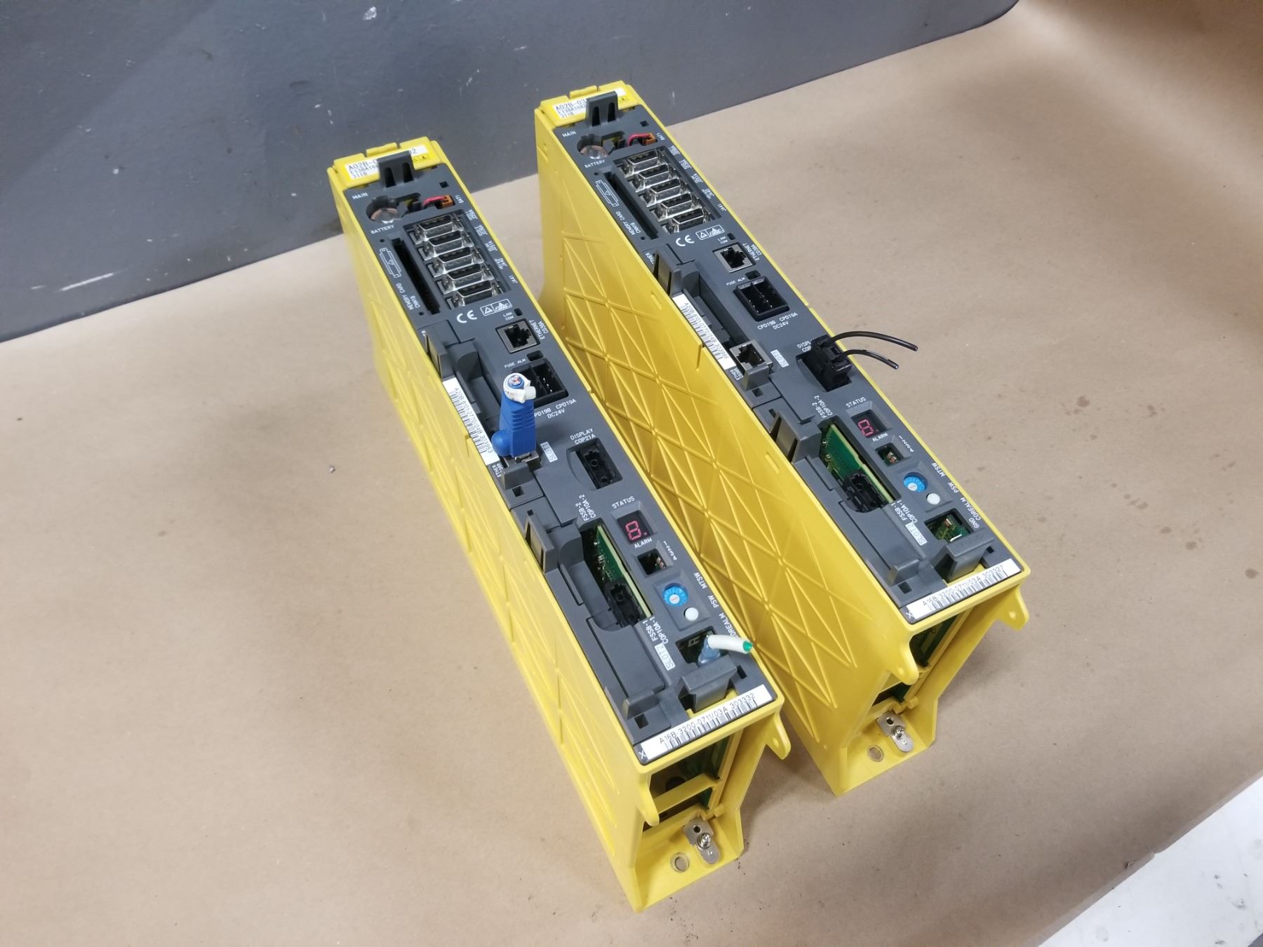 (2) FANUC A02B0327B802 SERVO AMP/CONTROLLER
