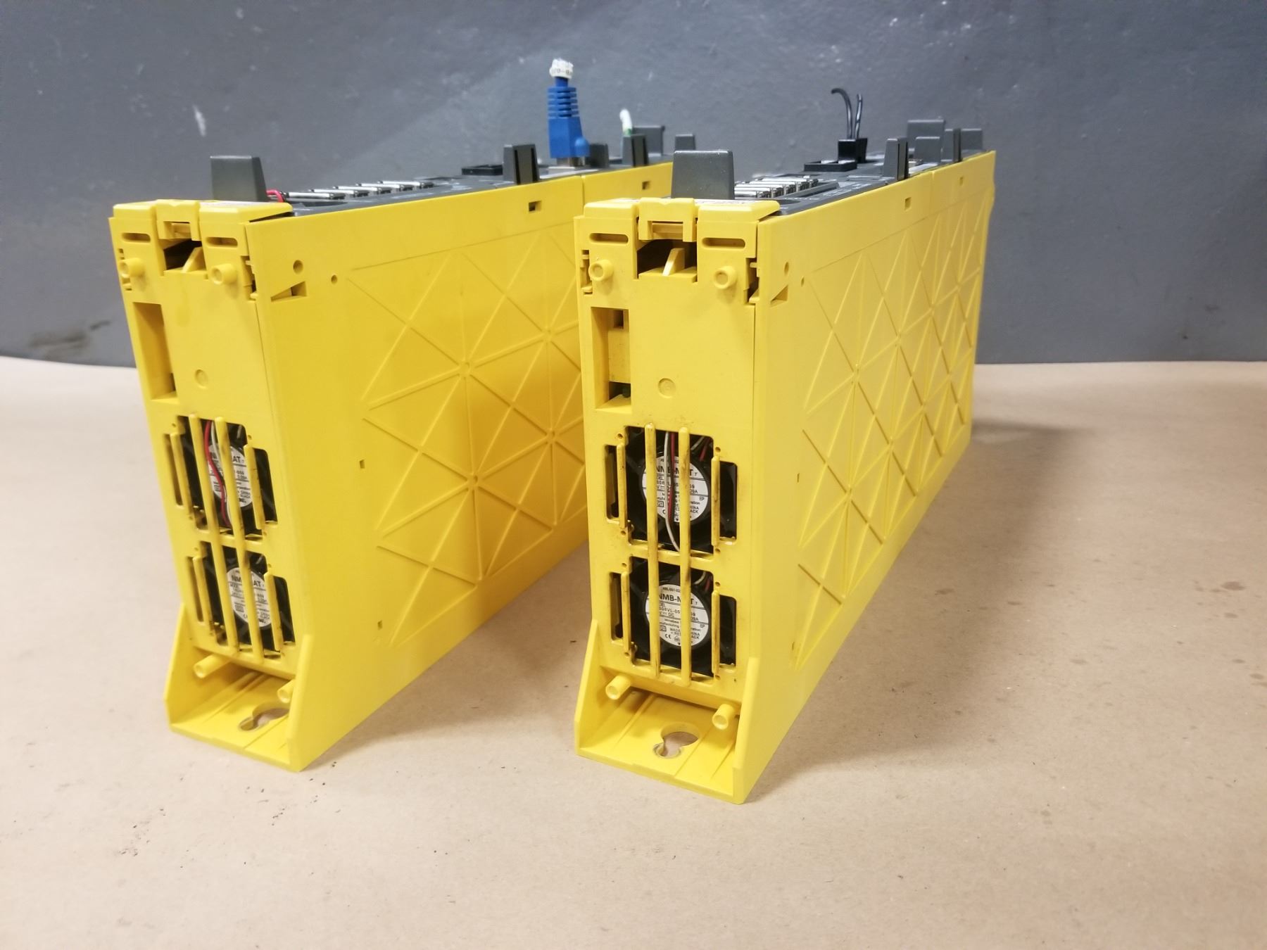 (2) FANUC A02B0327B802 SERVO AMP/CONTROLLER