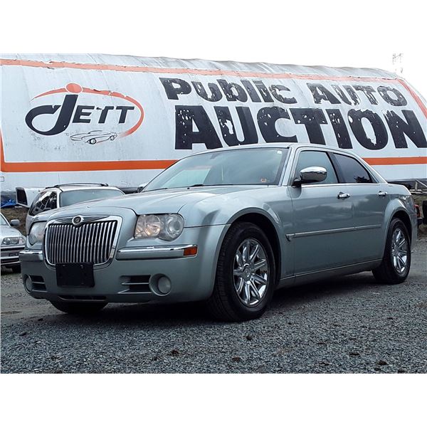 D2 --  2005 CHRYSLER 300C  , Grey , 241781  KM's