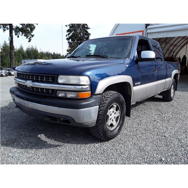 F1 --  2001 CHEVROLET SILVERADO K1500 4X4 , Blue , 324190  KM's