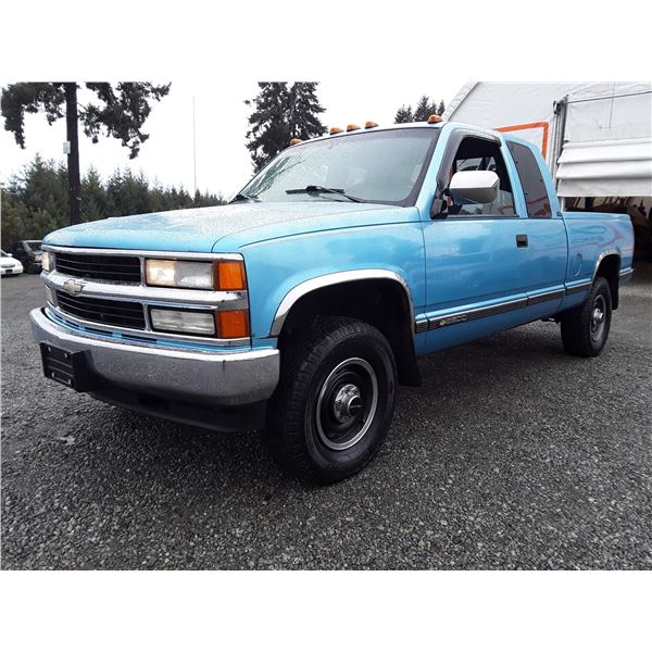 H2 --  1994 CHEVROLET EXT CAB K2500 4X4 , Blue , 229282  KM's