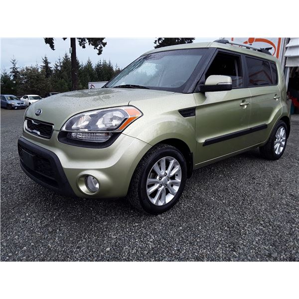 C2 --  2013 KIA SOUL PLUS  , Green , 137874  KM's