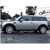 Image 8 : D6 --  2009 MINI COOPER CLUBMAN , Gold , 125177  KM's