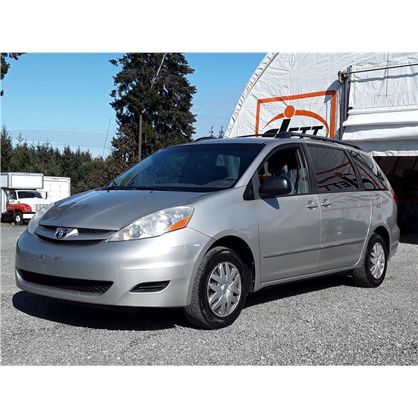 K4 --  2008 TOYOTA SIENNA CE , Grey , 140967 MILES
