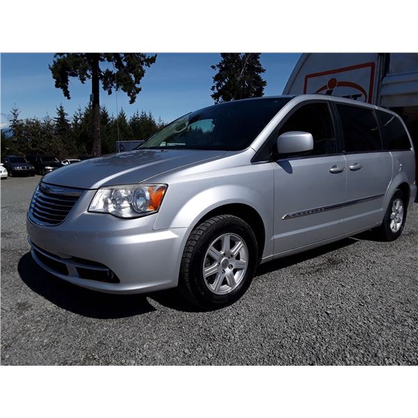 G3 --  2012 CHRYSLER TOWN & COUNTRY TOURING , Silver , 182942  KM's