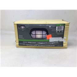 Outdoor Light-Black Die Cast Aluminum with Frosted Glass