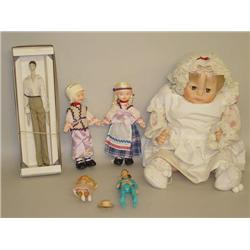 BOX LOT (6) MODERN DOLLS