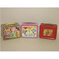 LOT (3) CHILDRENS LUNCH BOXES: (1) 1976 SUPER FRIENDS, (1) E