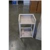 Image 3 : WHITE WICKER ENDTABLE AND HAMPER