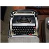 Image 1 : VINTAGE REMMINGTON PERFORMER TYPEWRITER