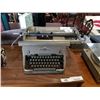 Image 1 : VINTAGE UNDERWOOD TYPEWRITER