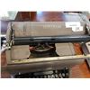 Image 4 : VINTAGE UNDERWOOD TYPEWRITER
