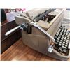 Image 5 : VINTAGE UNDERWOOD TYPEWRITER