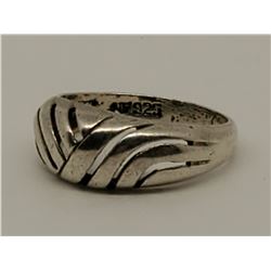 Sterling Silver .925 Ring 2.6g size