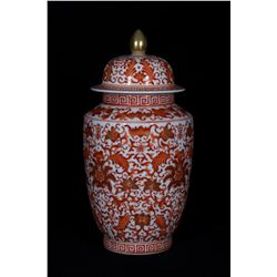 A Porcelain Alum Red With Gold Apinting Jar With Lid